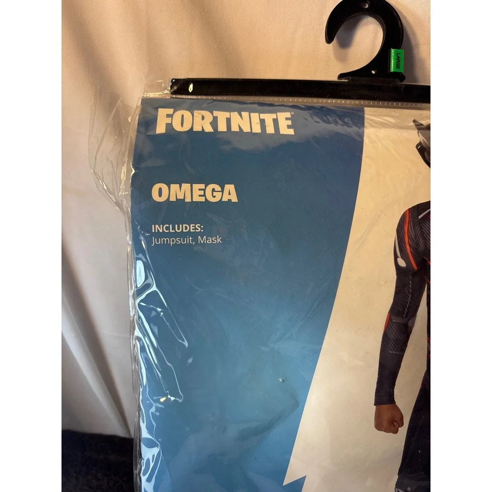 Fortnite‎ Omega Costume Youth Large 12-14 Spirit Halloween Jumpsuit Mask New